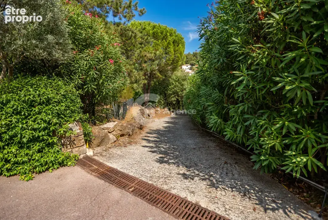Superbe propriété indépendante de 205 m2 avec piscine sur un terrain de 3200 m2 - photo 11