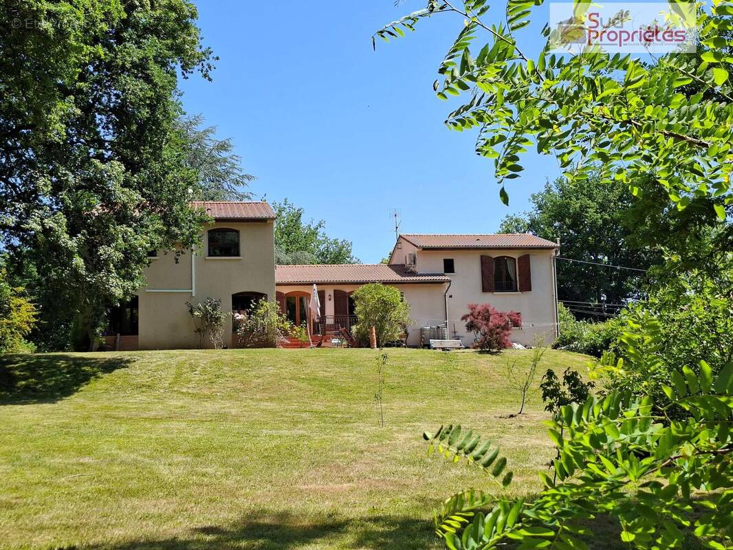 Maison à AURIGNAC