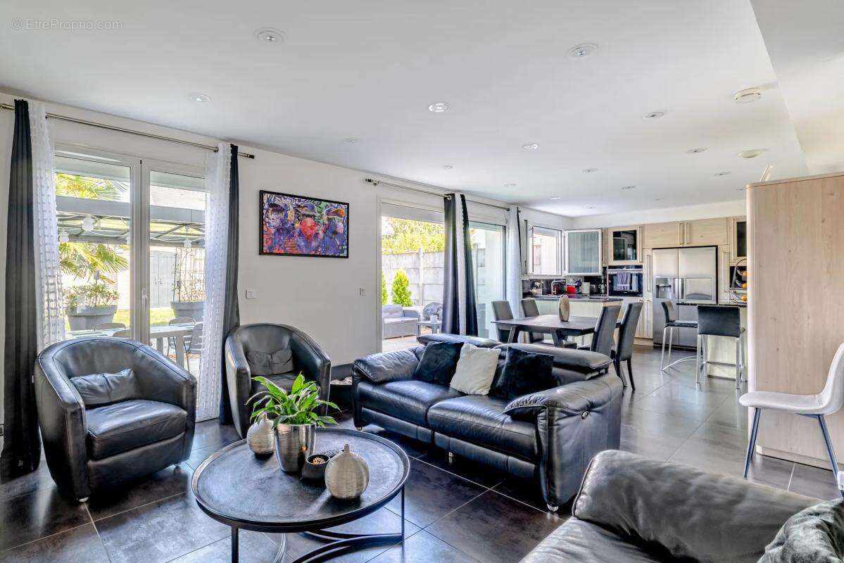 Maison à PARAY-VIEILLE-POSTE