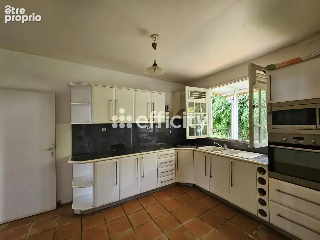 Maison 147 m² à Saint-Claude  - photo 2