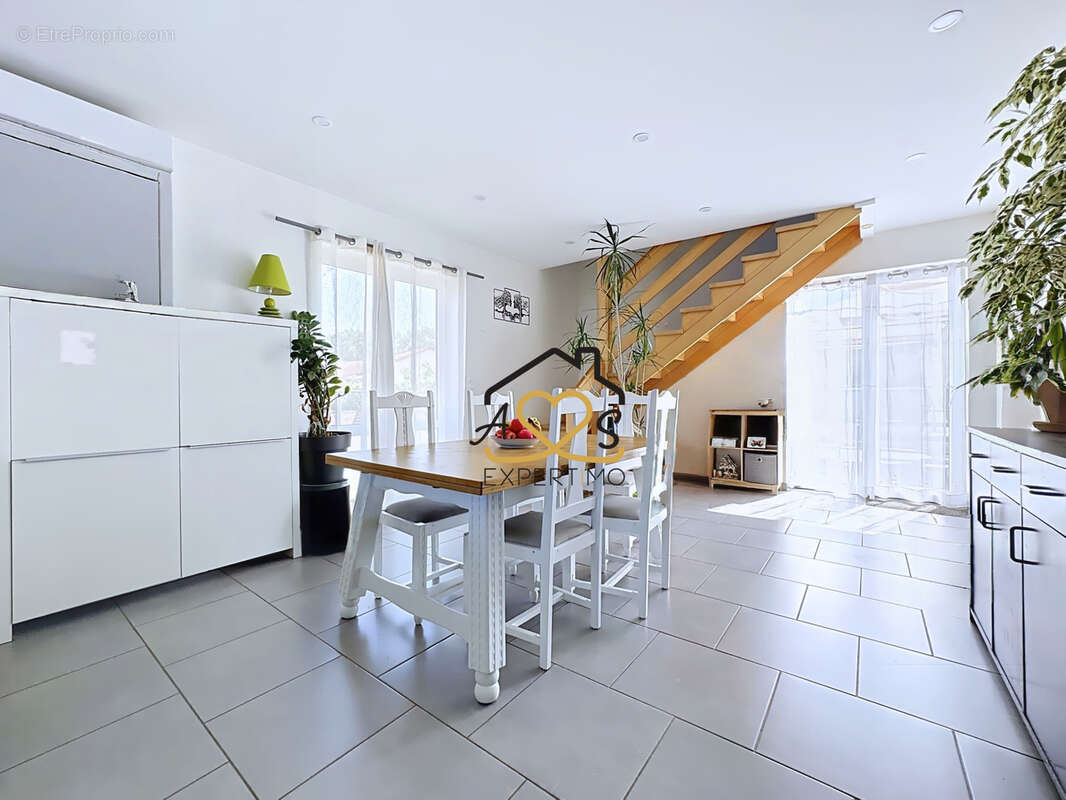 Maison familiale avec annexes - reignat 63160 - photo 11