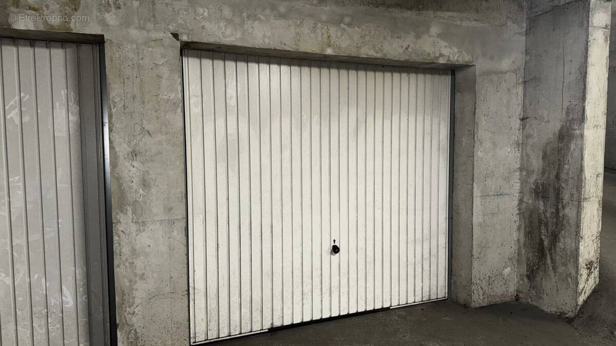 Parking à THONON-LES-BAINS
