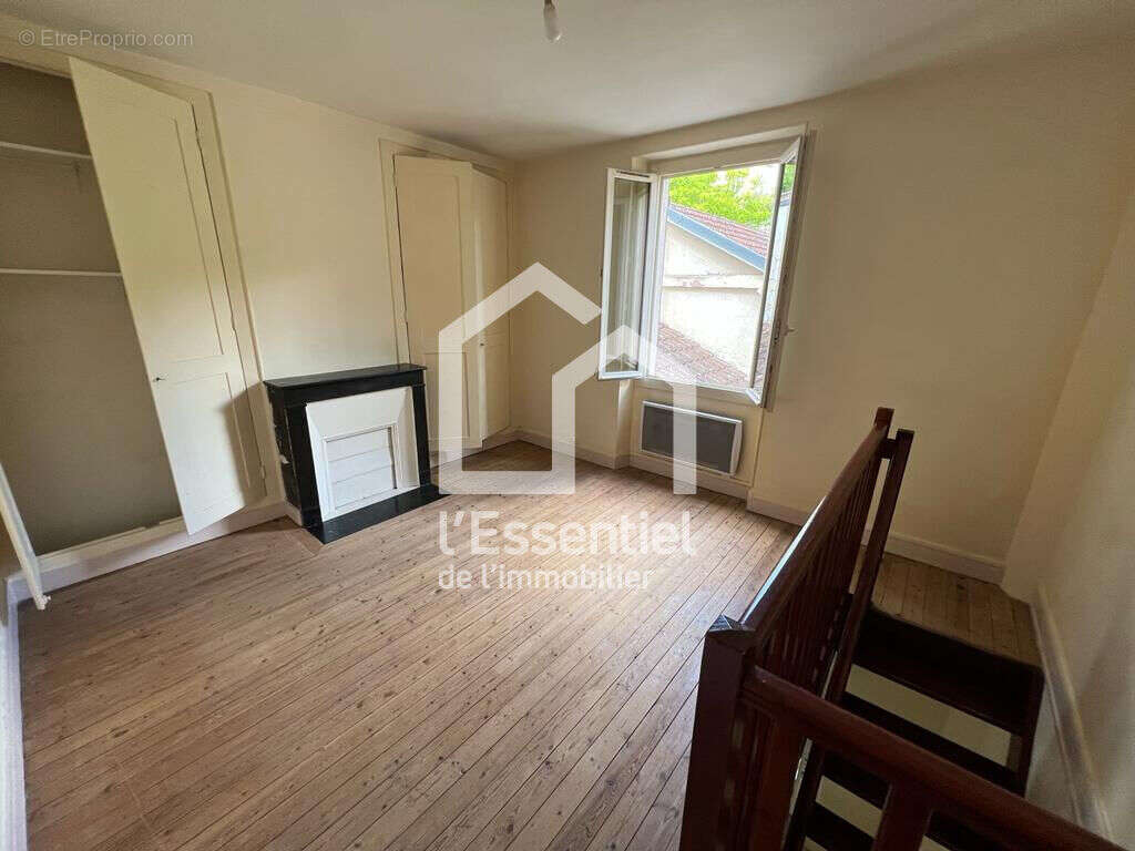 Maison à VAUX-SUR-SEINE