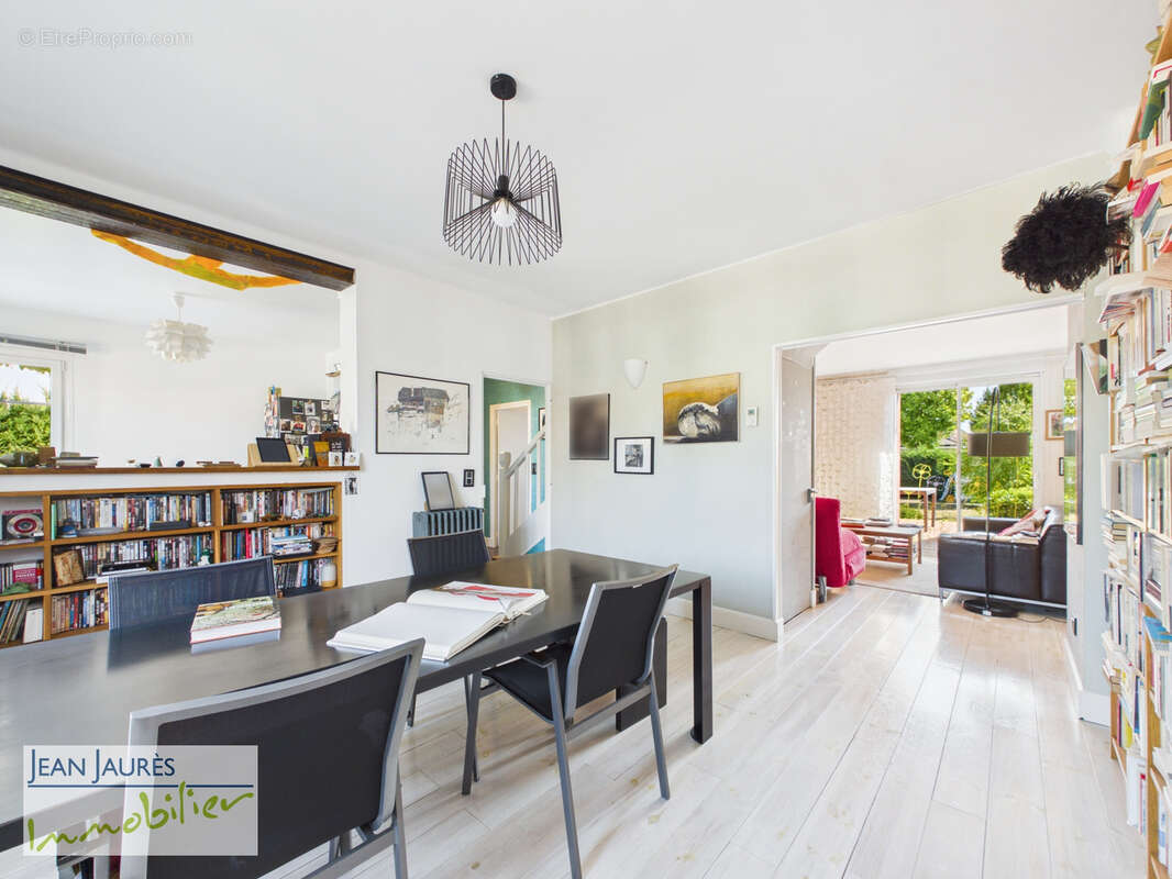 SAINTE-SAVINE   Maison familiale de charme, 4 chambres et beaux volumes ! - photo 5
