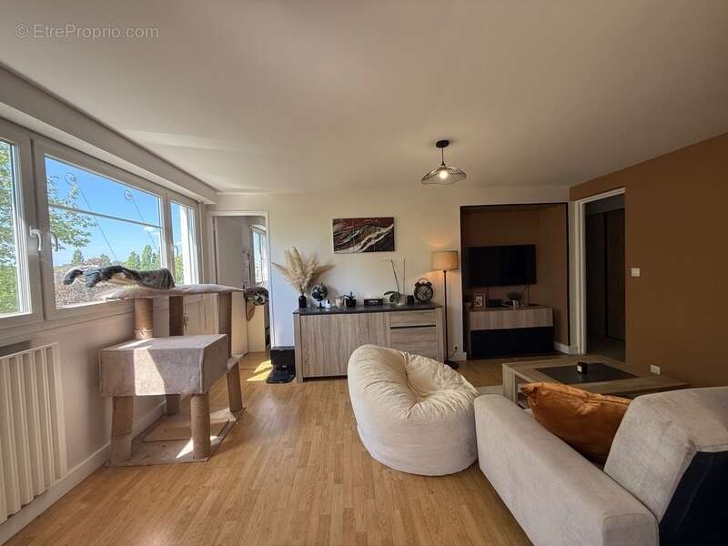 Appartement à MONT-SAINT-AIGNAN
