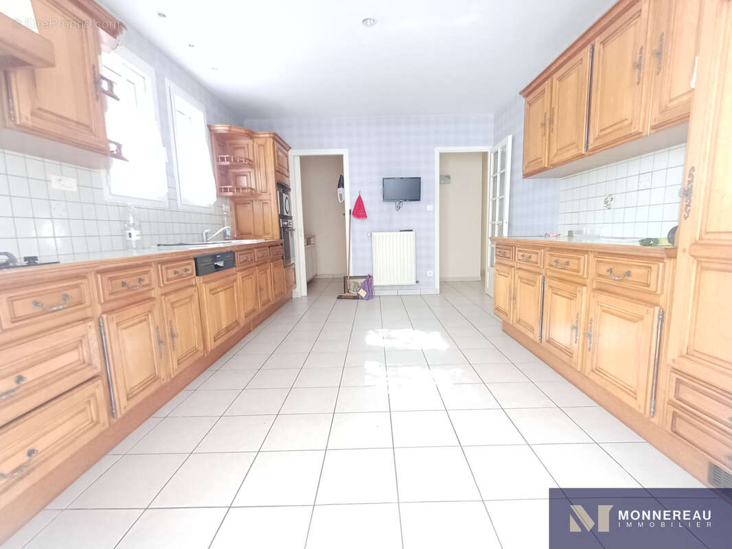 Maison services a pied avec jardin et garage - photo 6