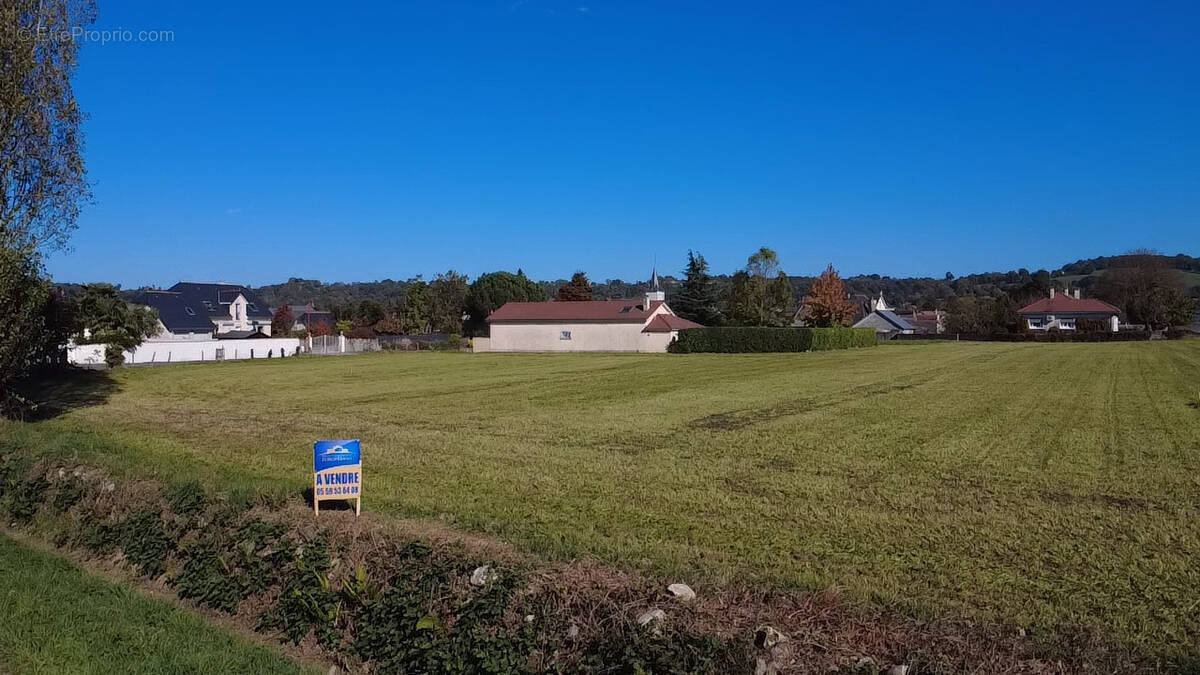 Terrain à LAMARQUE-PONTACQ