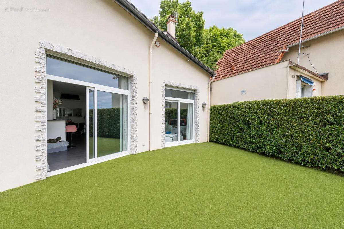 Maison à LE PLESSIS-ROBINSON