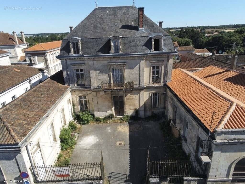Maison à RUFFEC