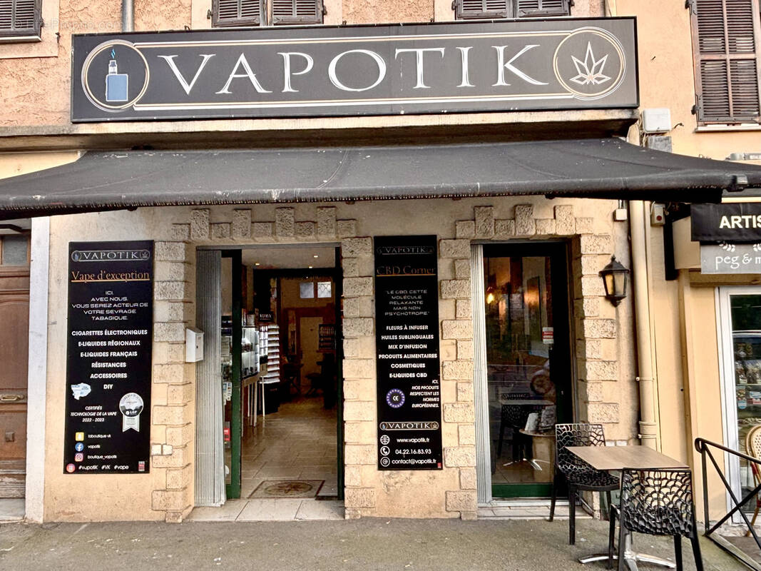 Commerce à LA TRINITE