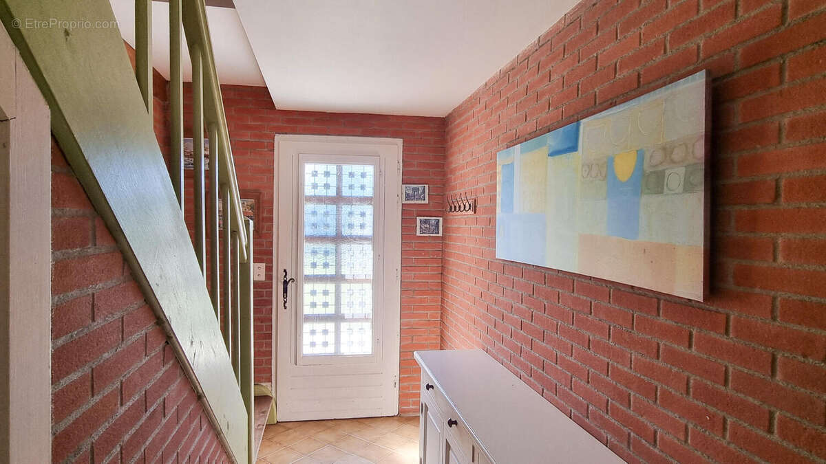 hall - Maison à LABECEDE-LAURAGAIS