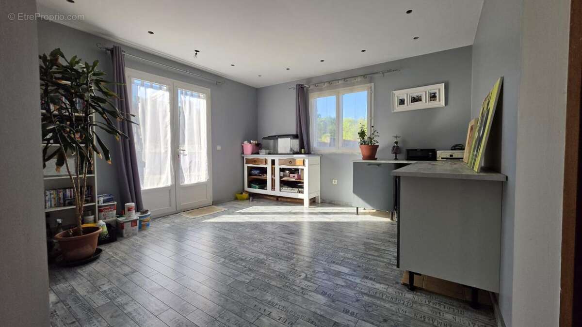 Maison plain pied avec 2 hectares de prairies - photo 7