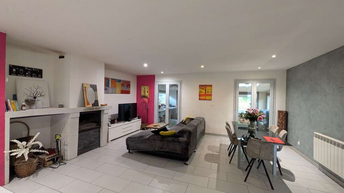 Maison à SAINT-CAPRAIS-DE-BORDEAUX