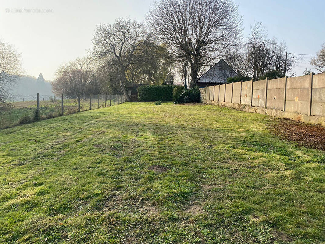 Terrain à FONTENAY-SAINT-PERE