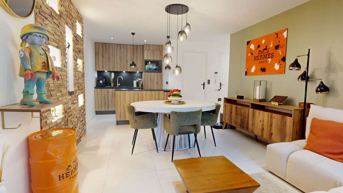 Appartement à SAINT-LAURENT-DU-VAR