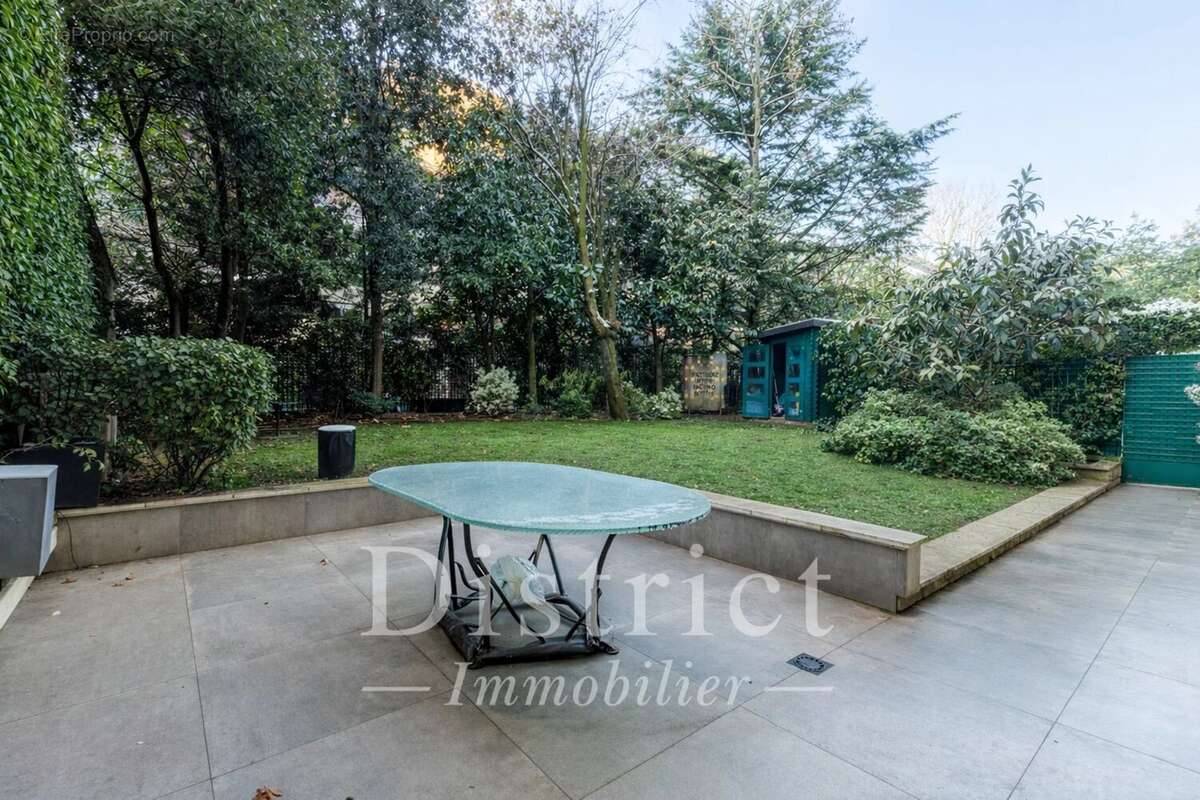 Appartement à NEUILLY-SUR-SEINE