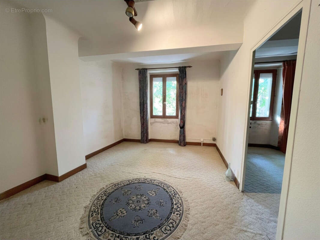 Maison 8 pièces avec cour garage et grenier - photo 15