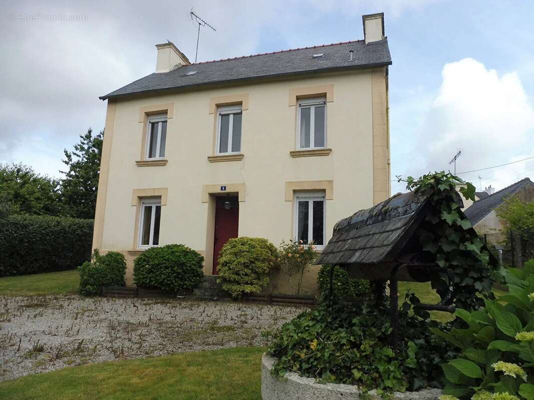 Maison à TREGOUREZ