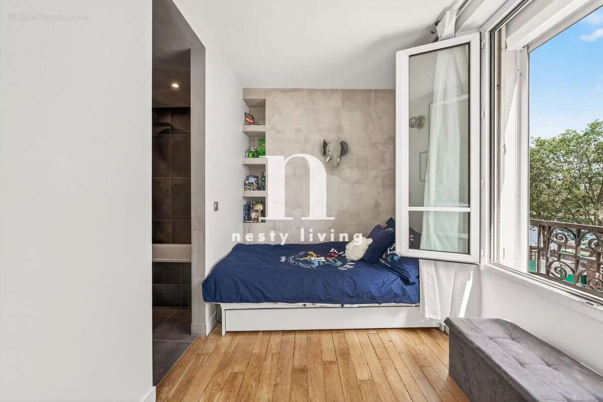 Appartement à PARIS-16E