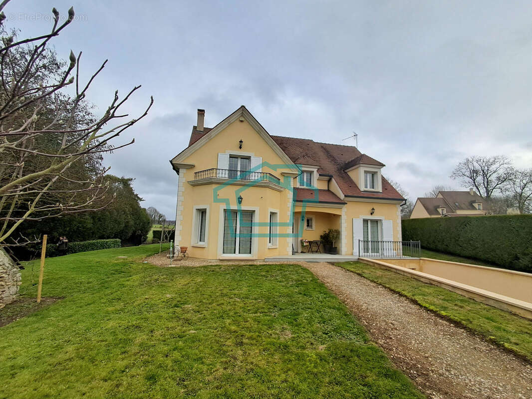 Maison à THOIRY