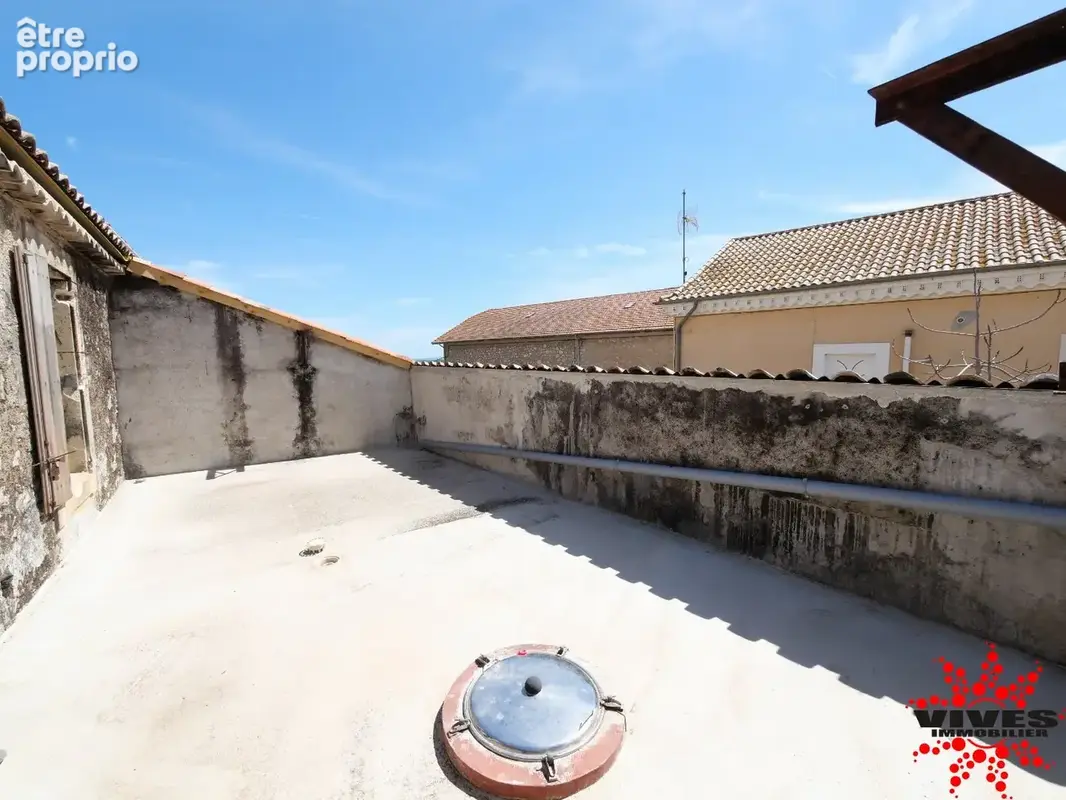 Belle remise en pierre à aménager  120 m², garage 80 m² et terrasse avec vue dégagée - photo 4