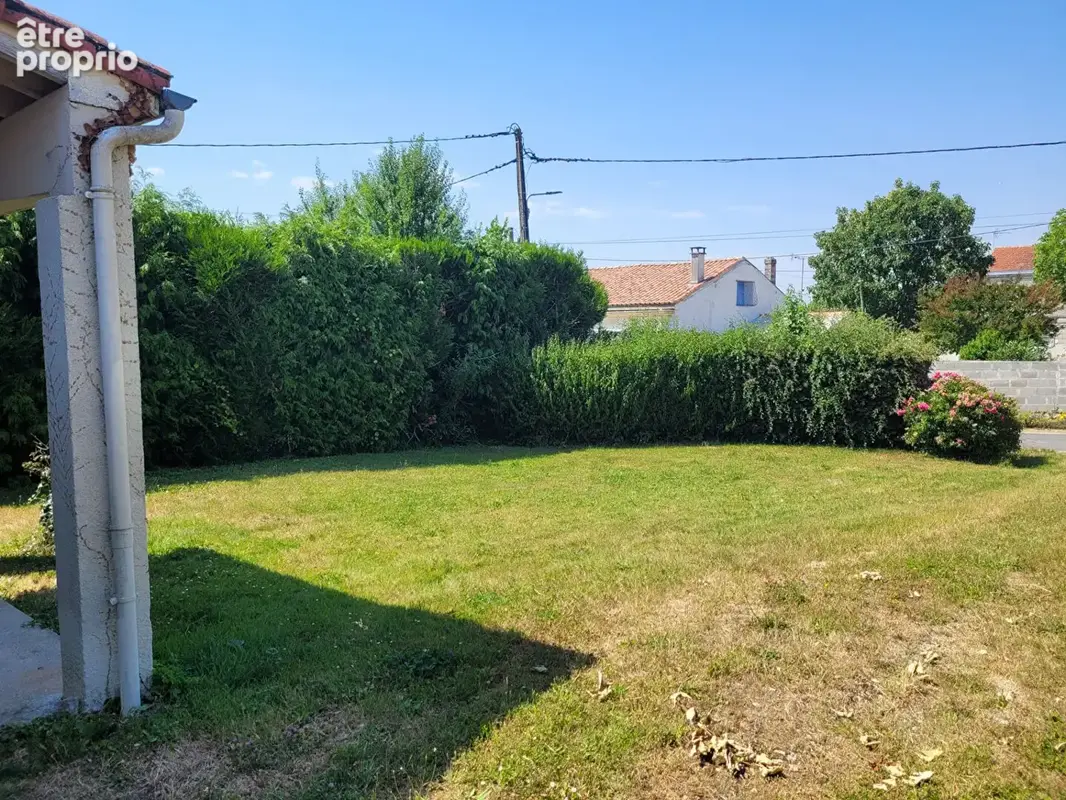 TONNAY CHARENTE Maison de plain pied de 90 m² de type 4 avec garage de 22 - parcelle de 631 m² - photo 17
