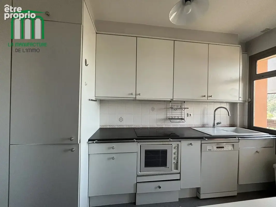 SAINT ETIENNE proche cour Fauriel - Appartement T4 avec cave et garage - photo 2