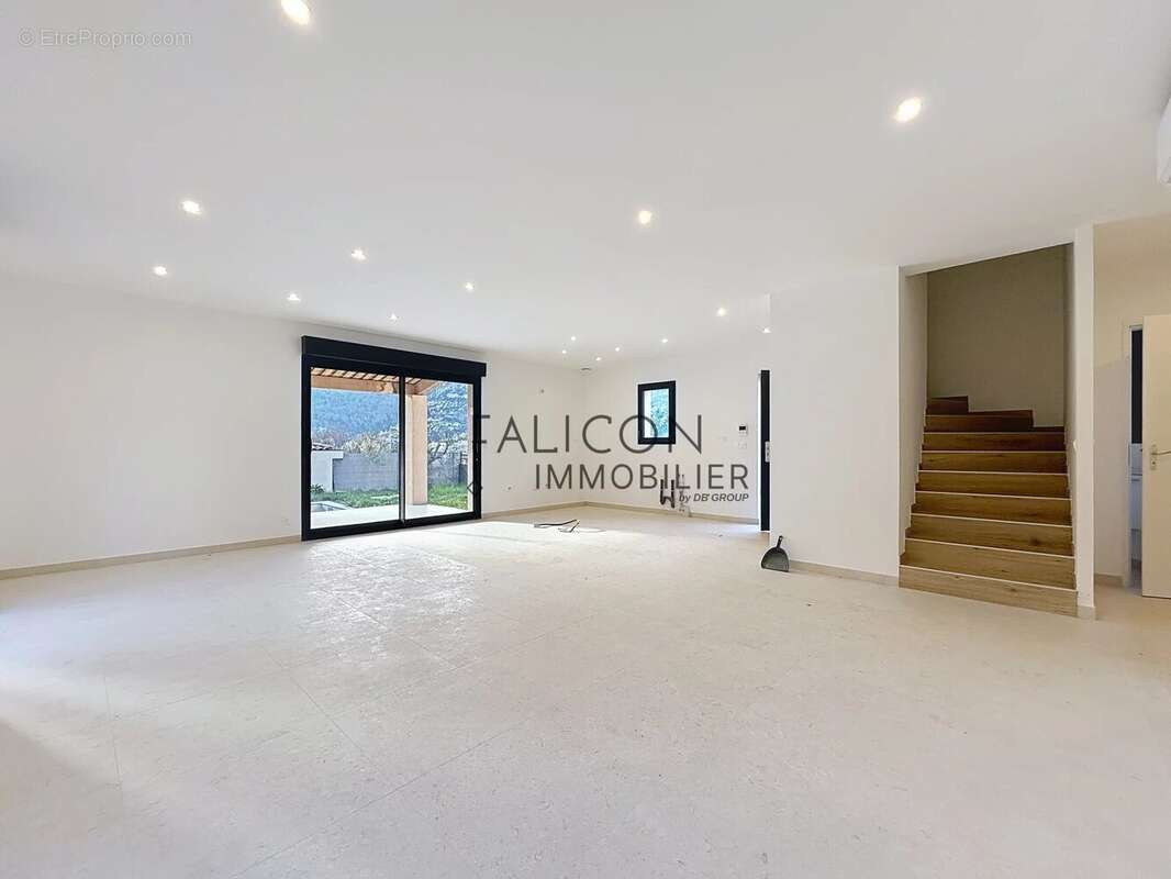 Maison à TOURRETTE-LEVENS