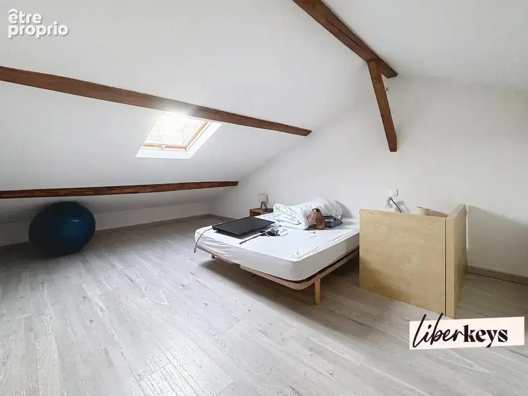 Maison de caractère rénovée de 207 m² avec jardin, garage et panneaux solaires – Neuillé - photo 12