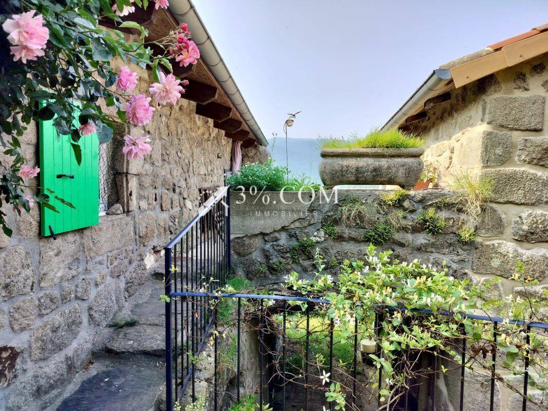 Maison à SAINT-GENEST-LACHAMP