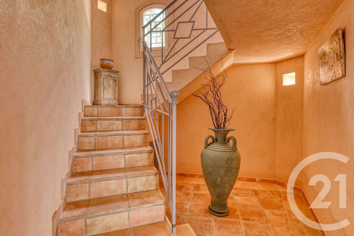Maison 204 m² à Hyeres  - photo 19