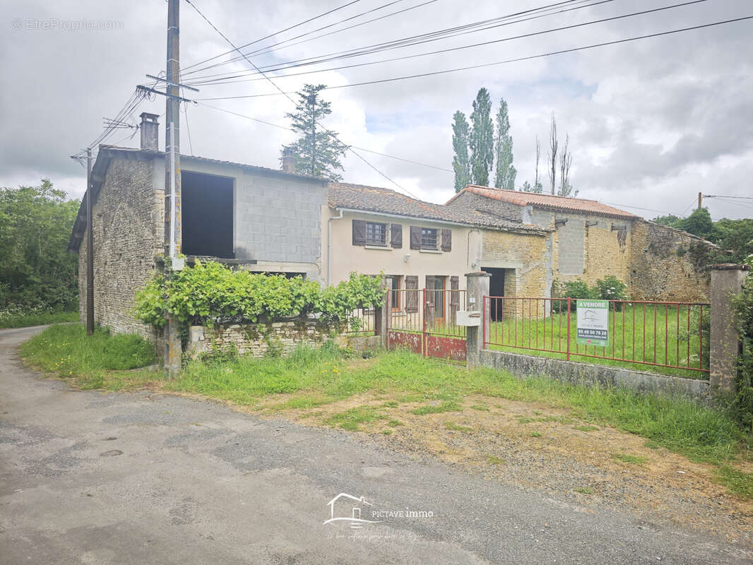 Maison à CHENAY