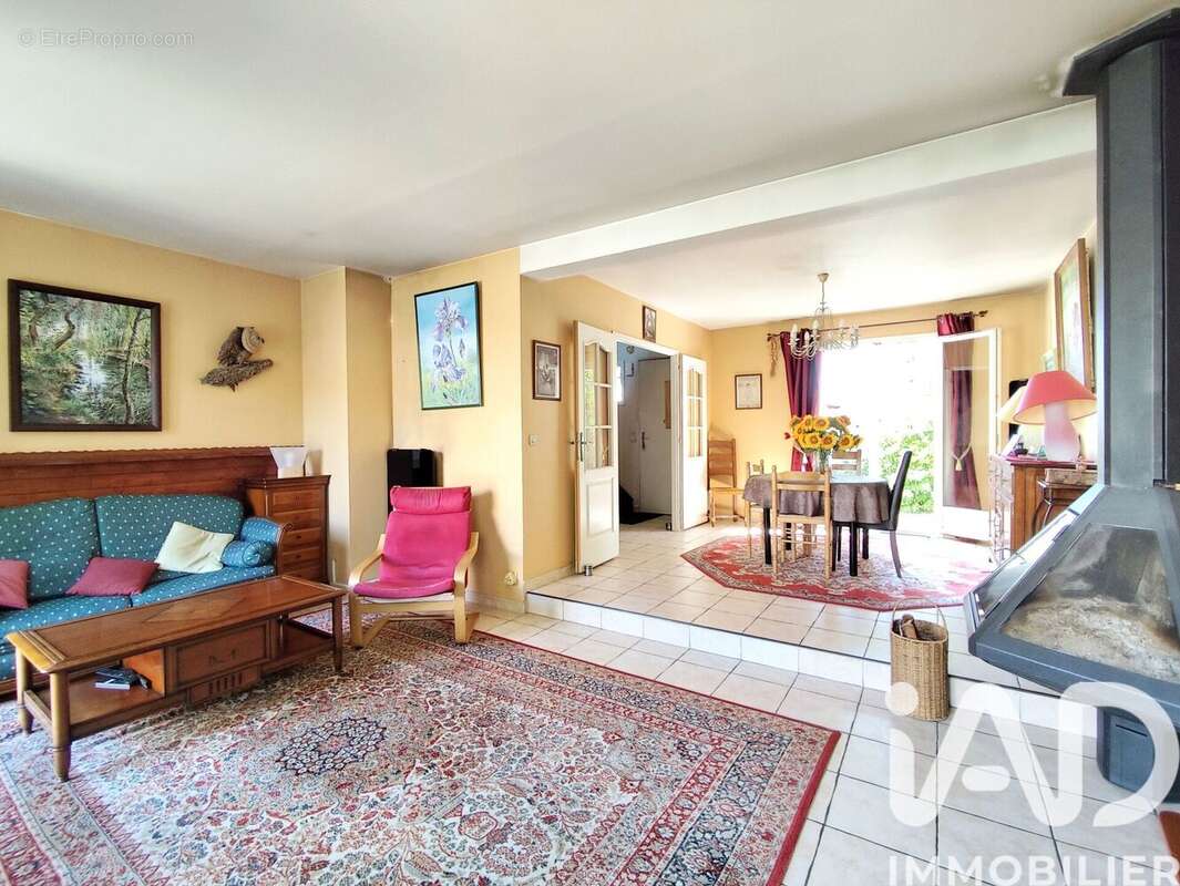 Maison 126 m² à La Ville-Du-Bois  - photo 7