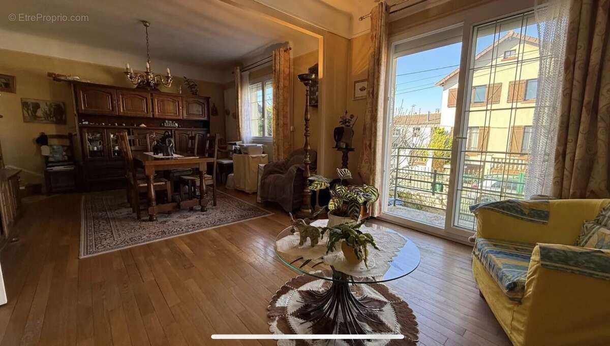 Maison à LES CLAYES-SOUS-BOIS