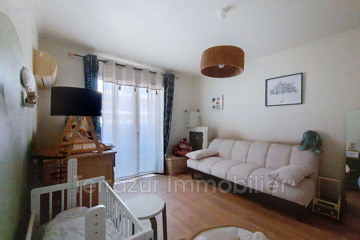 Appartement à VALLAURIS