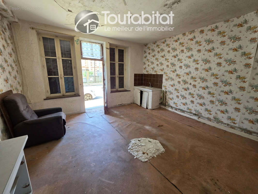 Appartement 840 m² à Sedan  - photo 12