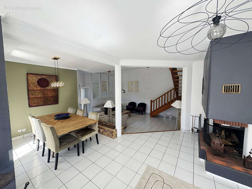 Maison de 1992 sur 979m2 de terrain - photo 6