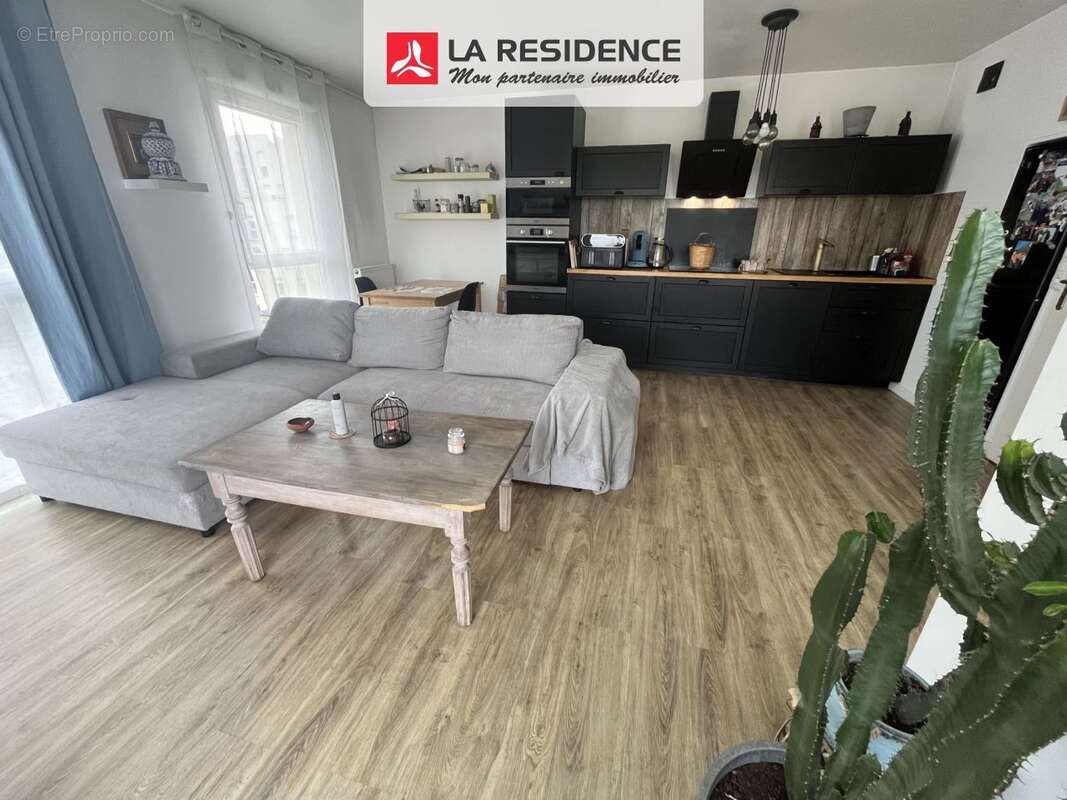 Appartement 70 m² à Cergy  - photo 2