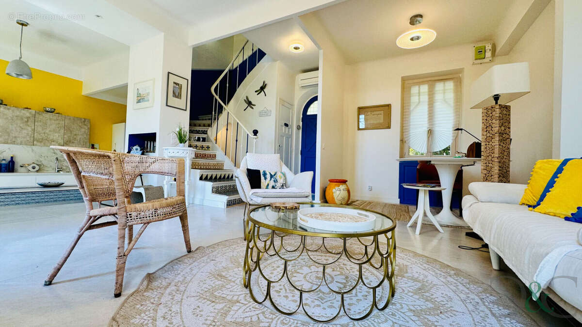 Maison à BORMES-LES-MIMOSAS