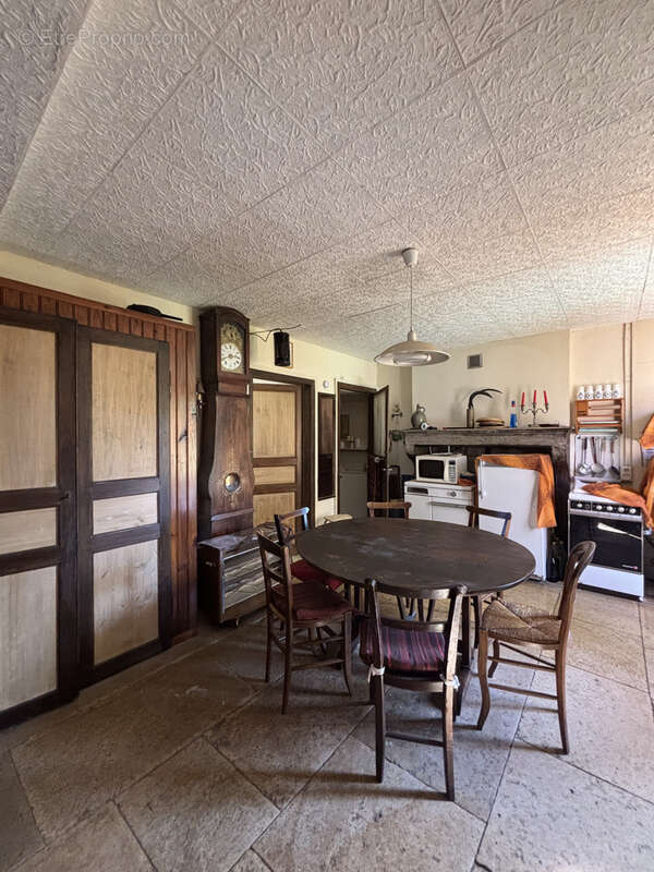 Maison à MONTLIOT-ET-COURCELLES