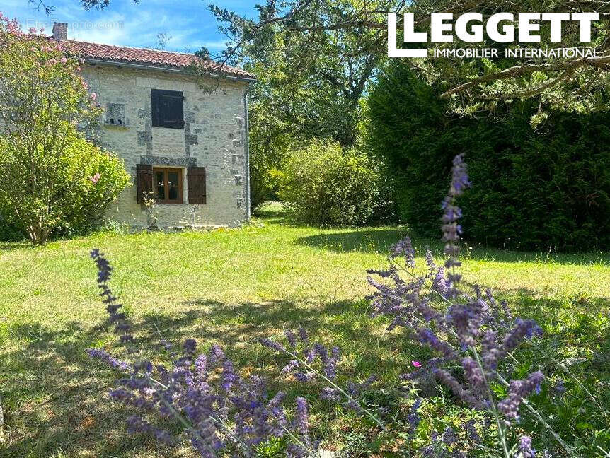 Maison à CHAMPAGNE-ET-FONTAINE