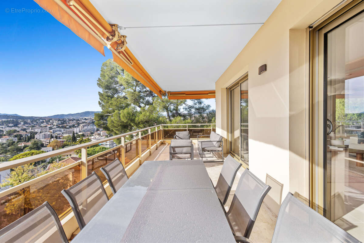 Appartement à LE CANNET