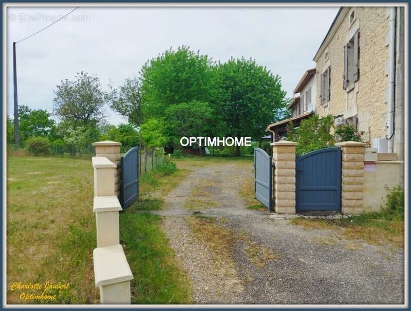 Maison à AUBETERRE-SUR-DRONNE