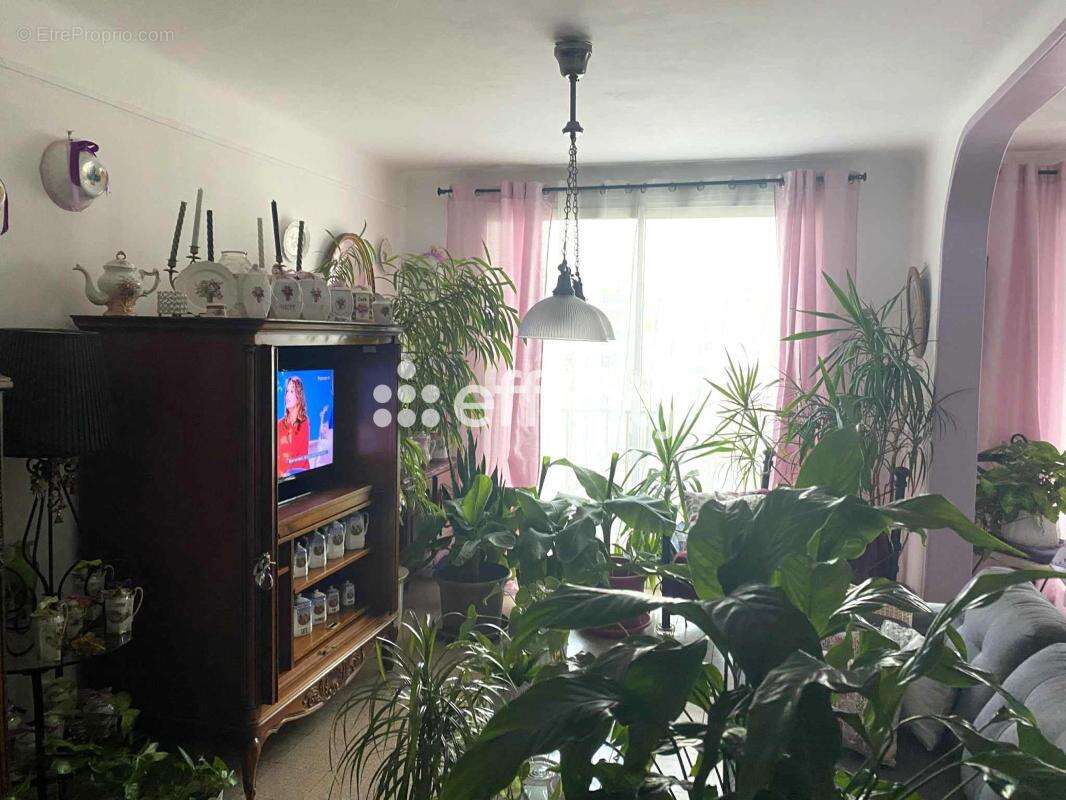 Appartement à MARSEILLE-4E