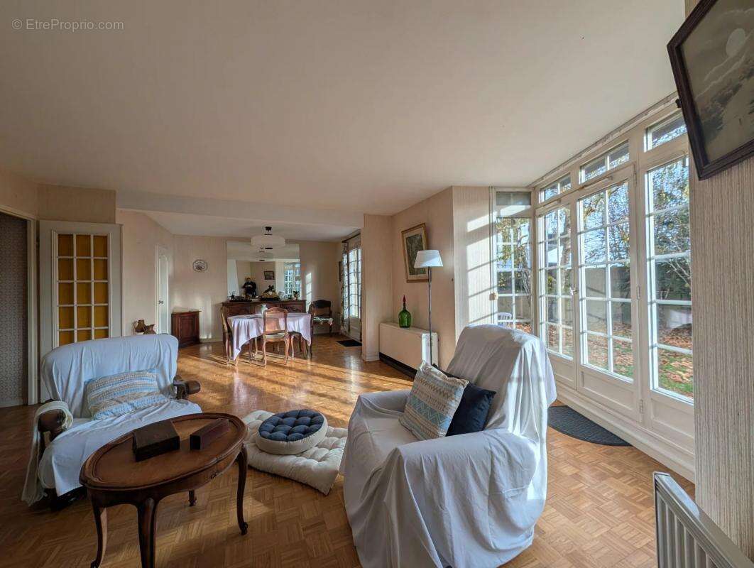 Maison à LES CLAYES-SOUS-BOIS