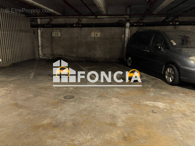 Parking à PARIS-18E