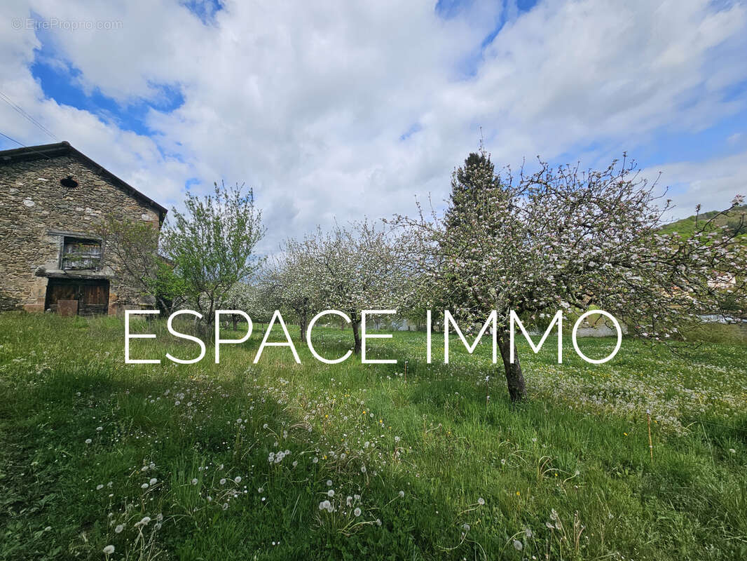 Maison à LIVINHAC-LE-HAUT