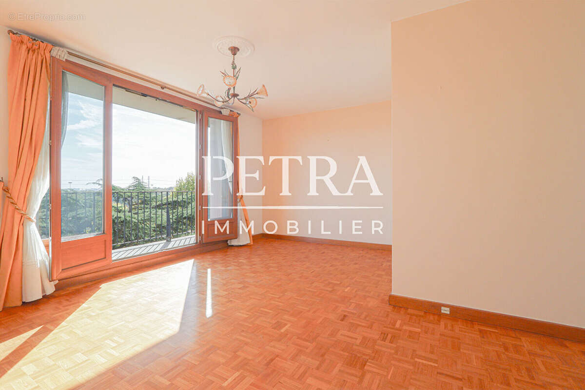 Appartement à FRESNES