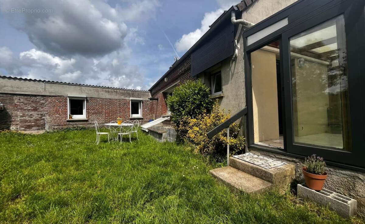 Maison individuelle avec garage, jardin et dépendance - photo 14