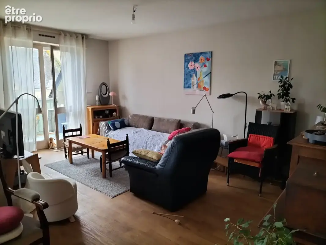 LAVAL, hyper centre, rive gauche, un appartement avec stationnement - photo 3